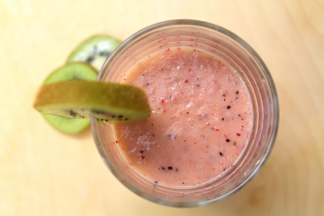 Kiwi Strawberry Smoothie from dontmissdairy.com