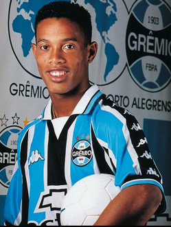 Ex-Corinthians e Grêmio, atacante tem início arrasador na Índia e