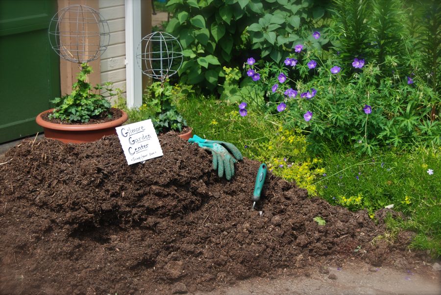 Wife, Mother, Gardener Tips for Applying Mulch