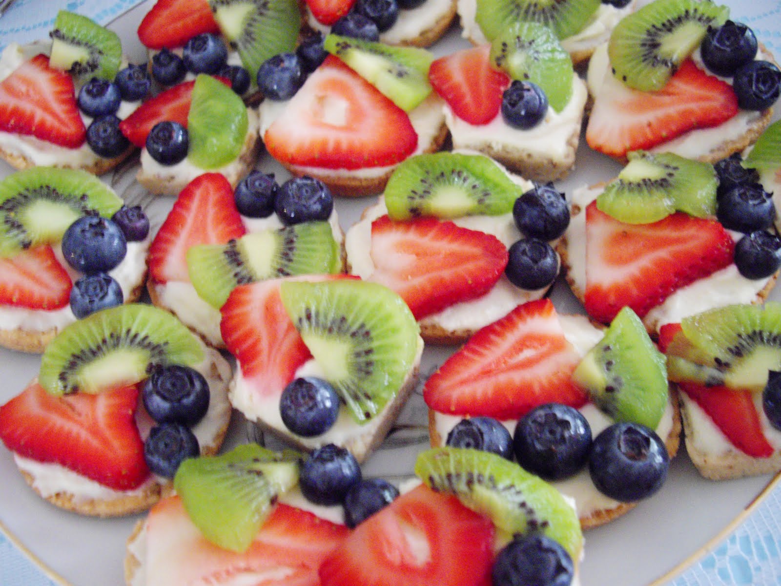 Mexican Wedding Fruit Pizza (and A Bridal Shower) cooking ala mel