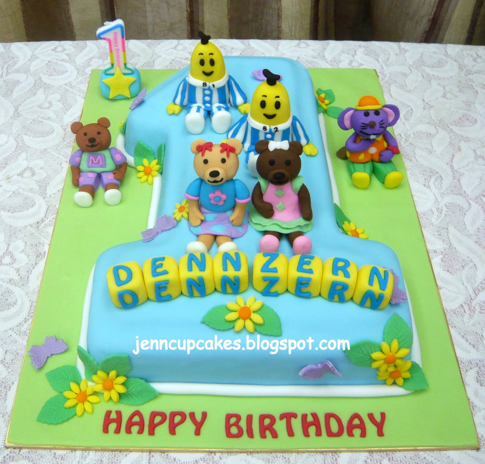 Jenn Cupcakes & Muffins Bananas In Pyjamas Cake