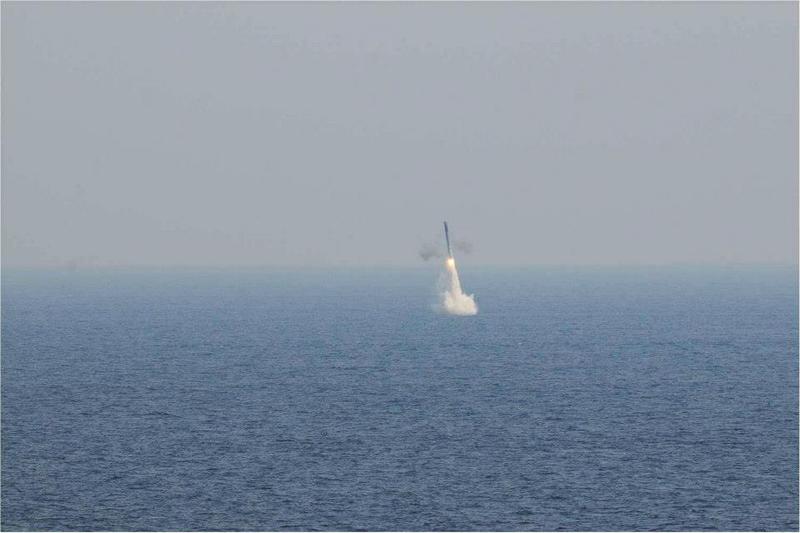 صور جديدة لاختبار الهند للصاروخ فائق السرعة براهموس India+Tests+Submarine+Launched+Supersonic+BrahMos+cruise+Missile+(2)