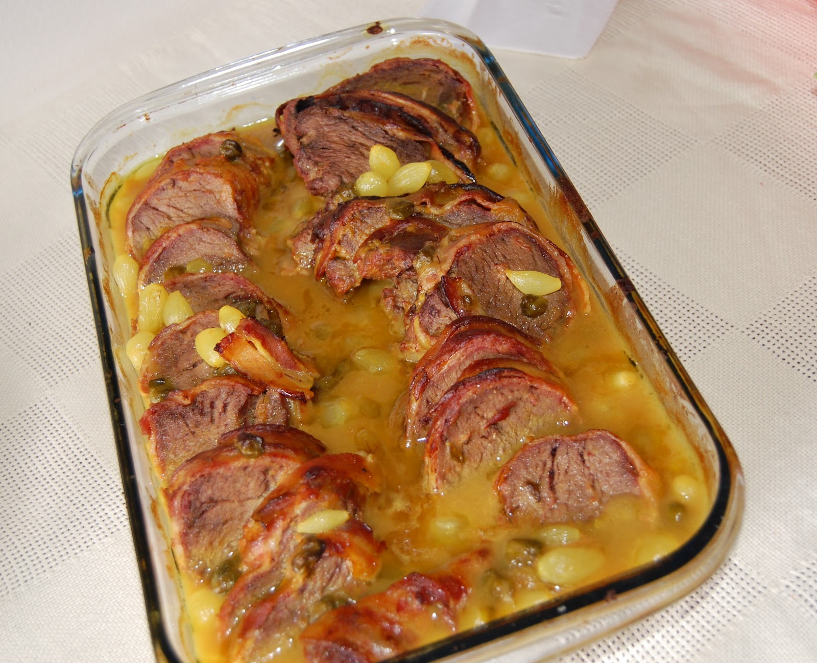 Chef Adriana Avelar: Filé mignon em bacon ao molho de mostarda e cebolinhas