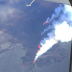 Keren , Pesawat Ini Terbang di Atas Lava Gunung Berapi