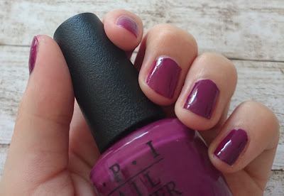 Review OPI Nail Lacquer Get cherried away - Coca Cola Kollektion