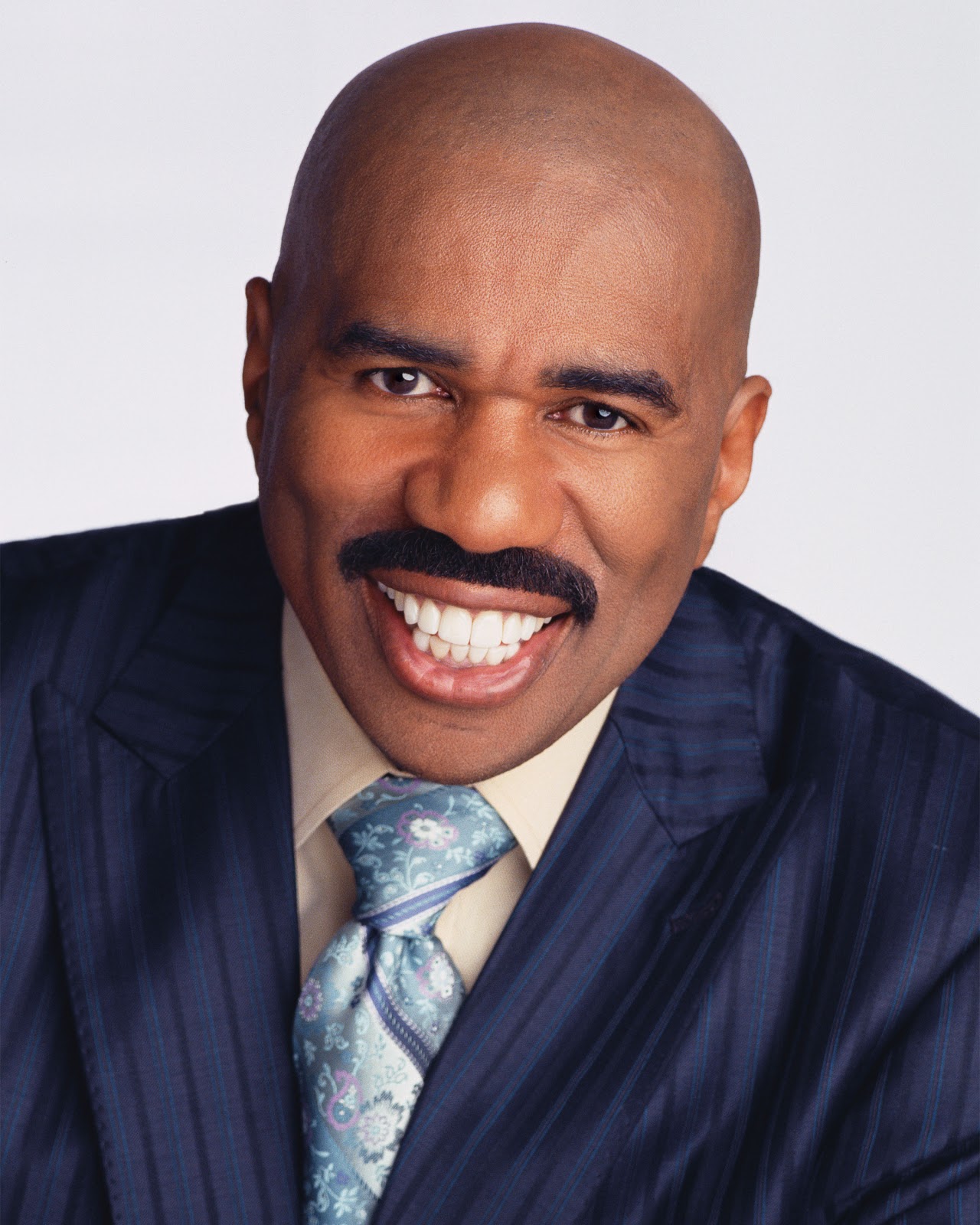 http://2.bp.blogspot.com/-Vril-c1HGio/TVleIEN1iDI/AAAAAAAAAnA/An3QcJfPTCM/s1600/steve_harvey.jpeg