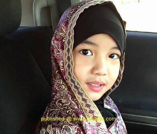 3 Foto anak Erra Fazira atas sejadah yang mengejutkan 3 Foto anak Erra Fazira atas sejadah yang mengejutkan