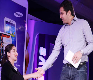 Yami Gautam Unveil the Samsung Galaxy Tab 3 in Delhi