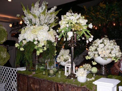 wedding table decor flowers