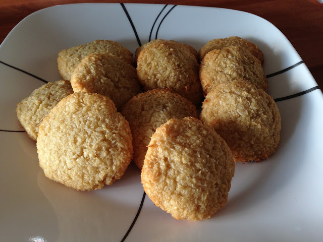 the Crohny Kitchen: Chewy Macaroon Cookies - only 5 simple ingredients!