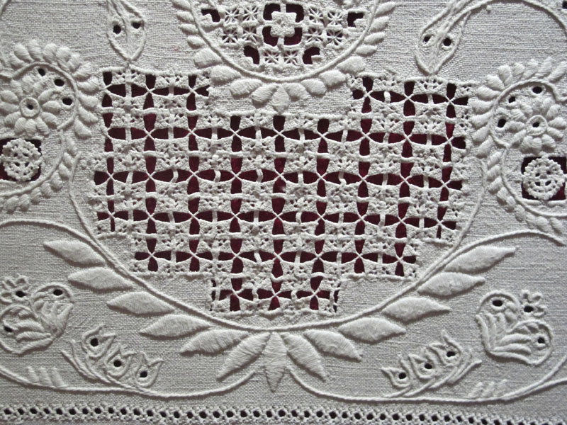 by rios HEDEBO EMBROIDERY.