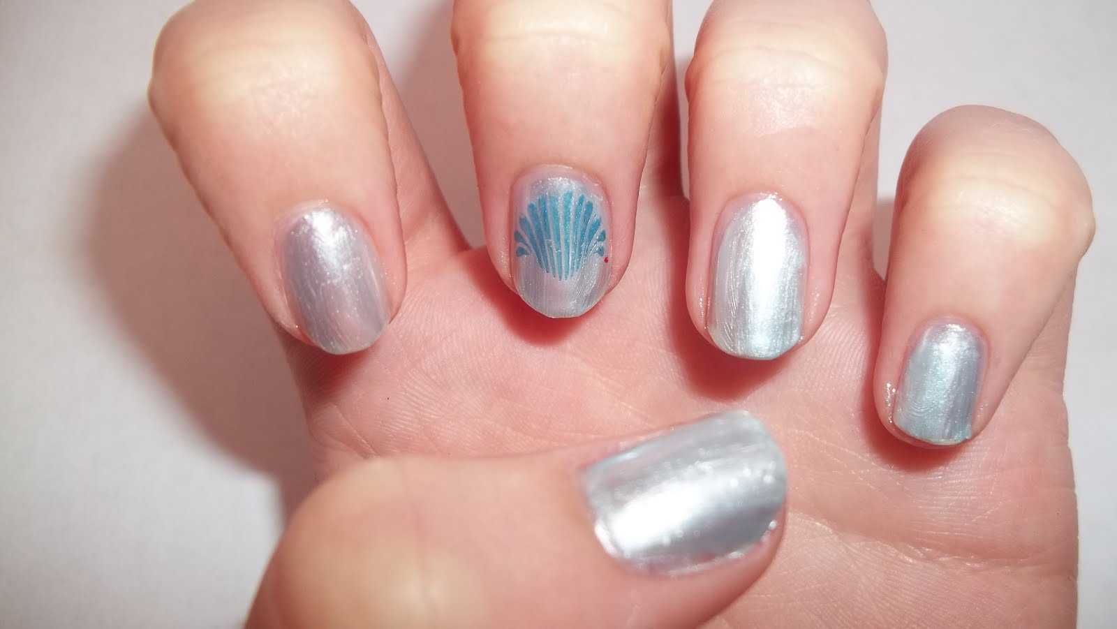sea shell nails