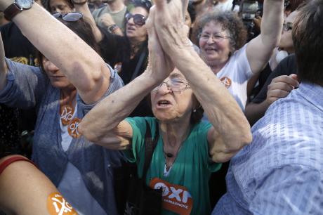 H μάχη των συγκεντρώσεων στην Αθήνα   Το μέτρημα των ναι και των όχι   Δείτε φωτο