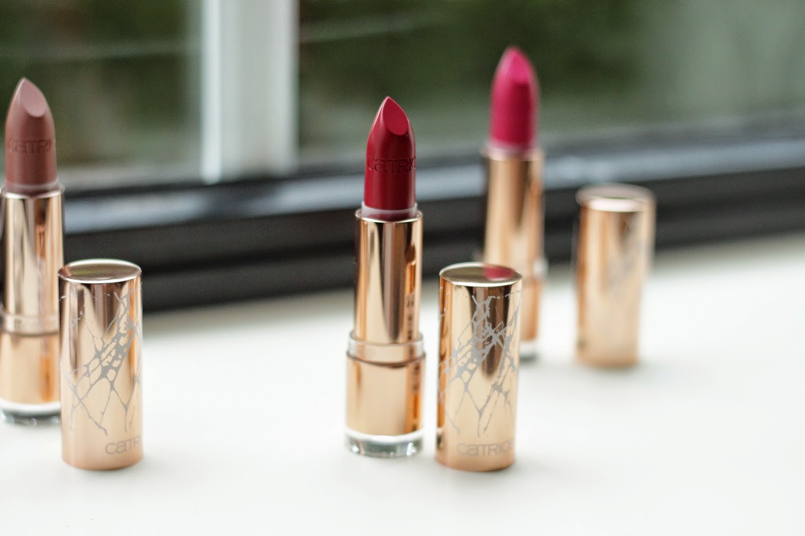 catrice metallure alluring red lipstick review swatches 