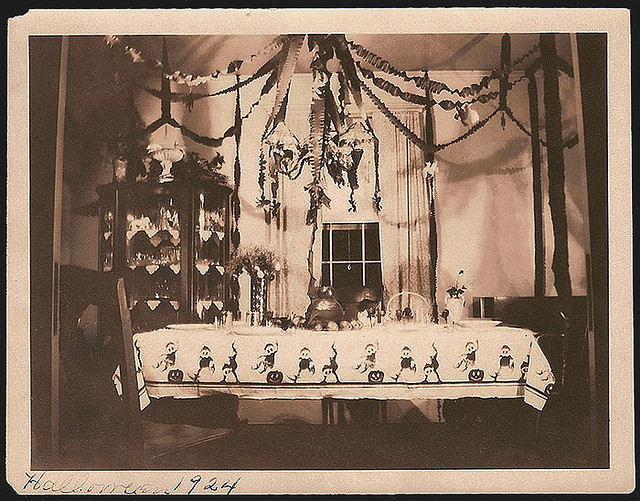 Halloween table Halloween 1924