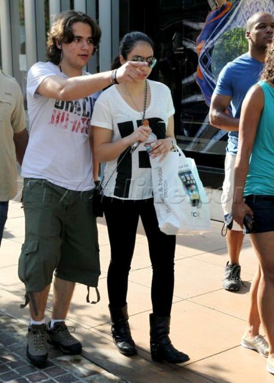 Blanket Jackson Forever Prince y su novia Remi dan un paseo en el