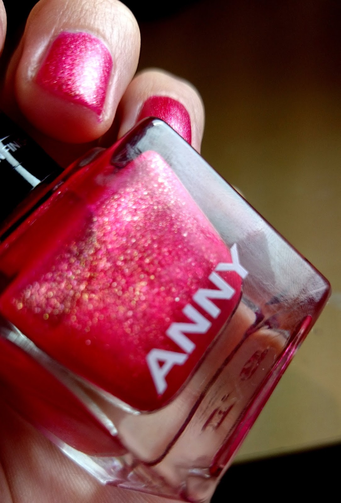 Anny Nagellack 486 Glory Days Satin Finish aufgetragen