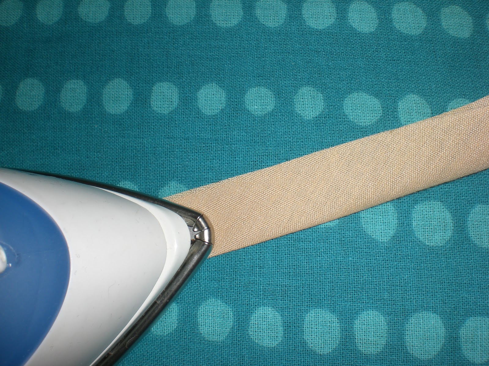 The Petite Sewist Tutorial DIY 1/2" Double Fold Bias Tape