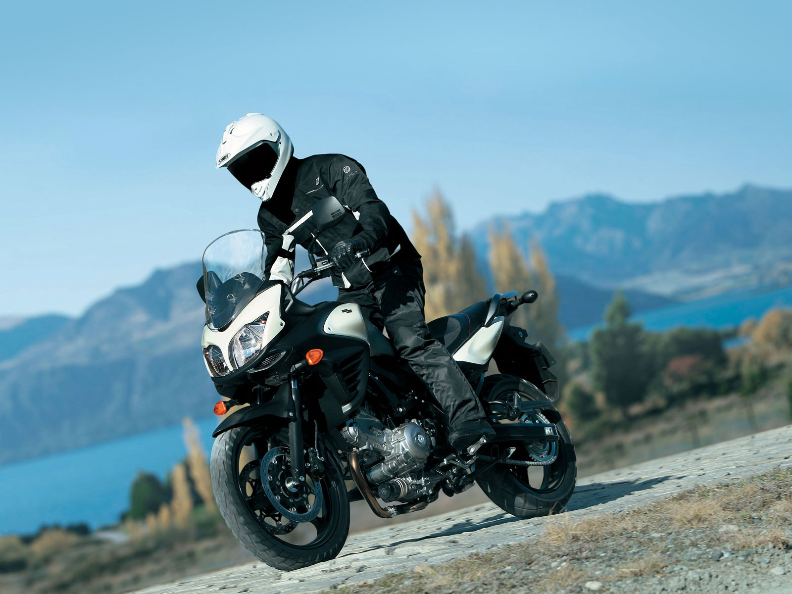 http://2.bp.blogspot.com/-W-QY1ACvVW8/Tpz7giWMvQI/AAAAAAAACds/qzhH5V0HOtE/s1600/2012-Suzuki-VStrom-650-ABS_motorcycle-desktop-wallpaper_3.jpg