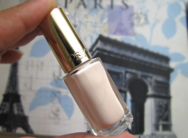 Makeup and Macaroons: Current Favourite Nailpolish: L'Oreal Color Riche  Polish in Peach Neglige