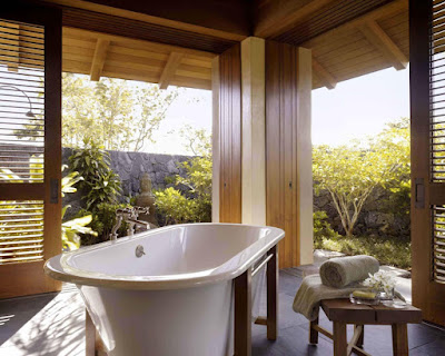 Tropical Classic Hwaiian House Bathroom