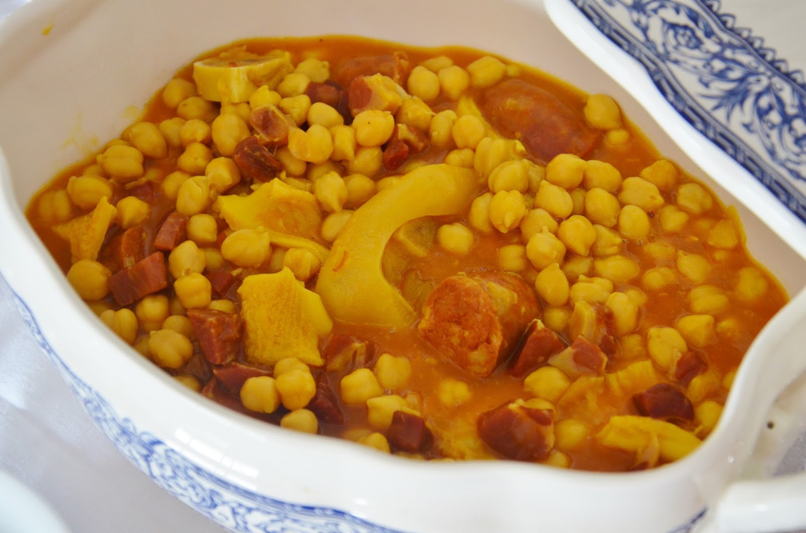 Callos con garbanzos. Receta. Cuchillito y Tenedor