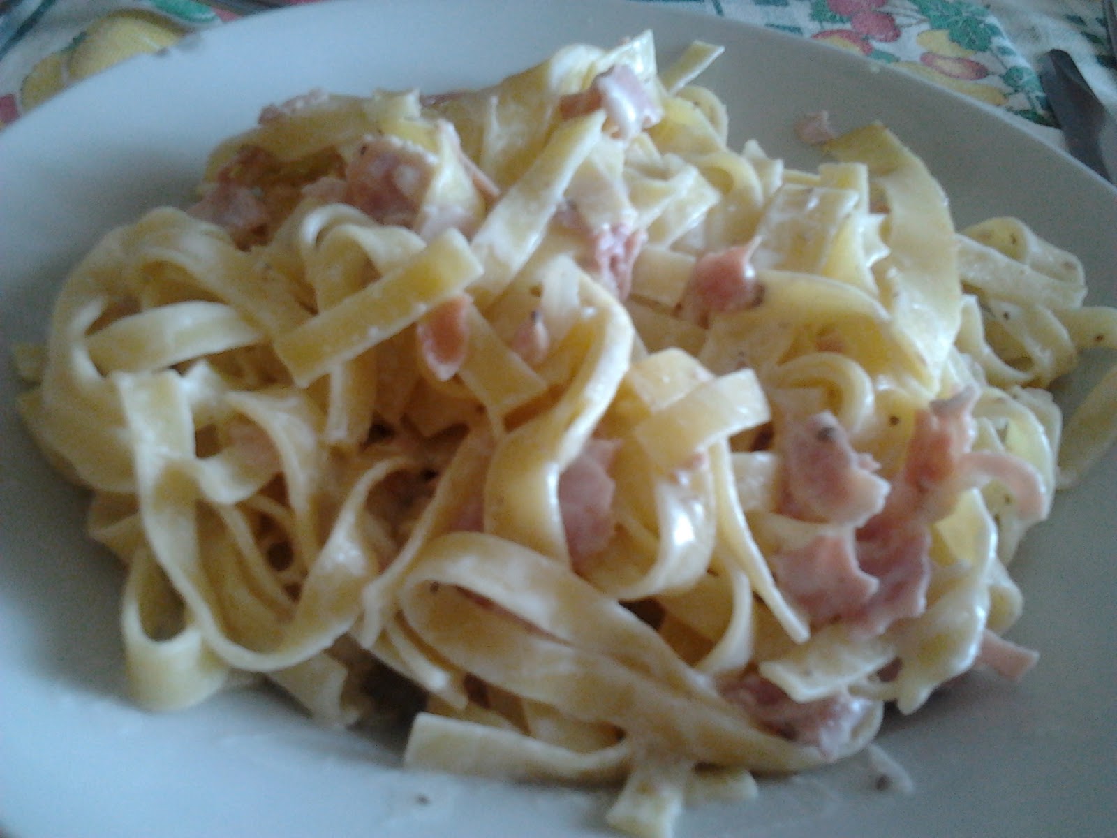 Tagliatelle con panna, prosciutto e salsa tartufata Amore al Primo