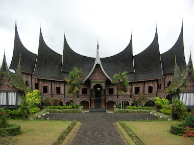 RUMAH ADAT SUMBAR