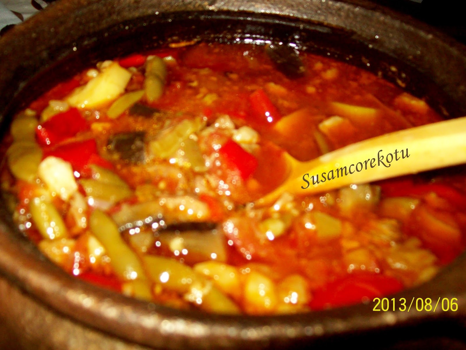 GÜVEÇTE KUZU ETLİ SEBZE TÜRLÜ Susam Çörek Otu Denenmiş Tarifler