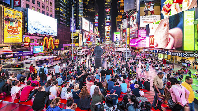 Times Square lotado de turistas