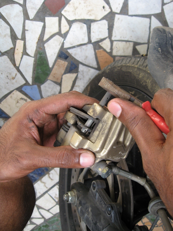 hiwayREBELS DIY Changing the Disk Pads