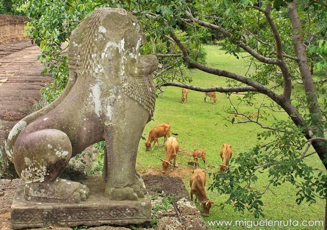 East-Mebon-Templo-Isla-Angkor-6