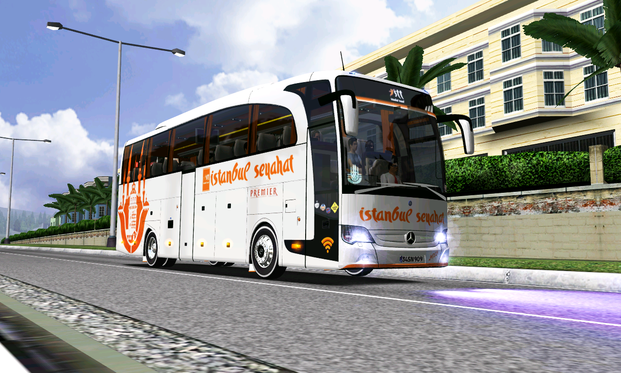 Can Ozdemir Istanbul Seyahat Makyajli Travego
