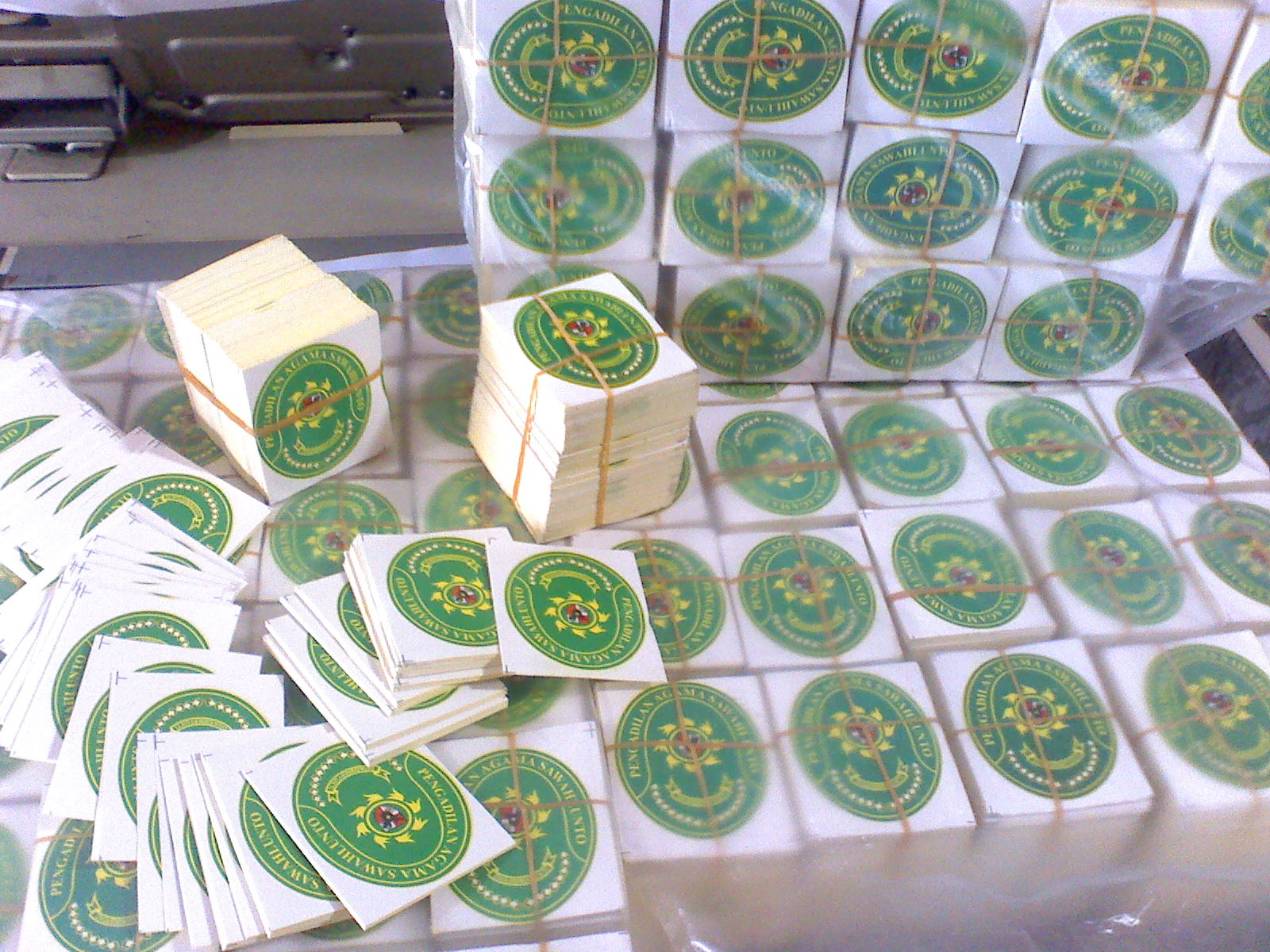 Jasa Cetak Stiker Vynil, Chromo, Hvs harga murah di ...