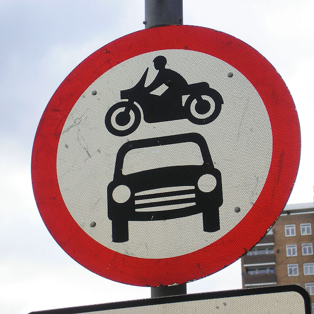 Motoblogn: Motorcycle Road Signs