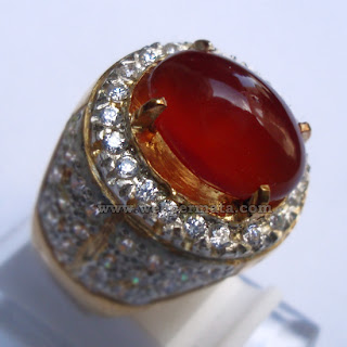 cincin akik darah atau biasa disebut batu permata red carnelian dari pacitan