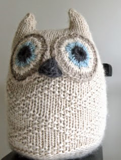 http://translate.google.es/translate?hl=es&sl=en&tl=es&u=http%3A%2F%2Fwww.purlbee.com%2Fthe-purl-bee%2F2011%2F9%2F22%2Fwhits-knits-big-snowy-owl.html