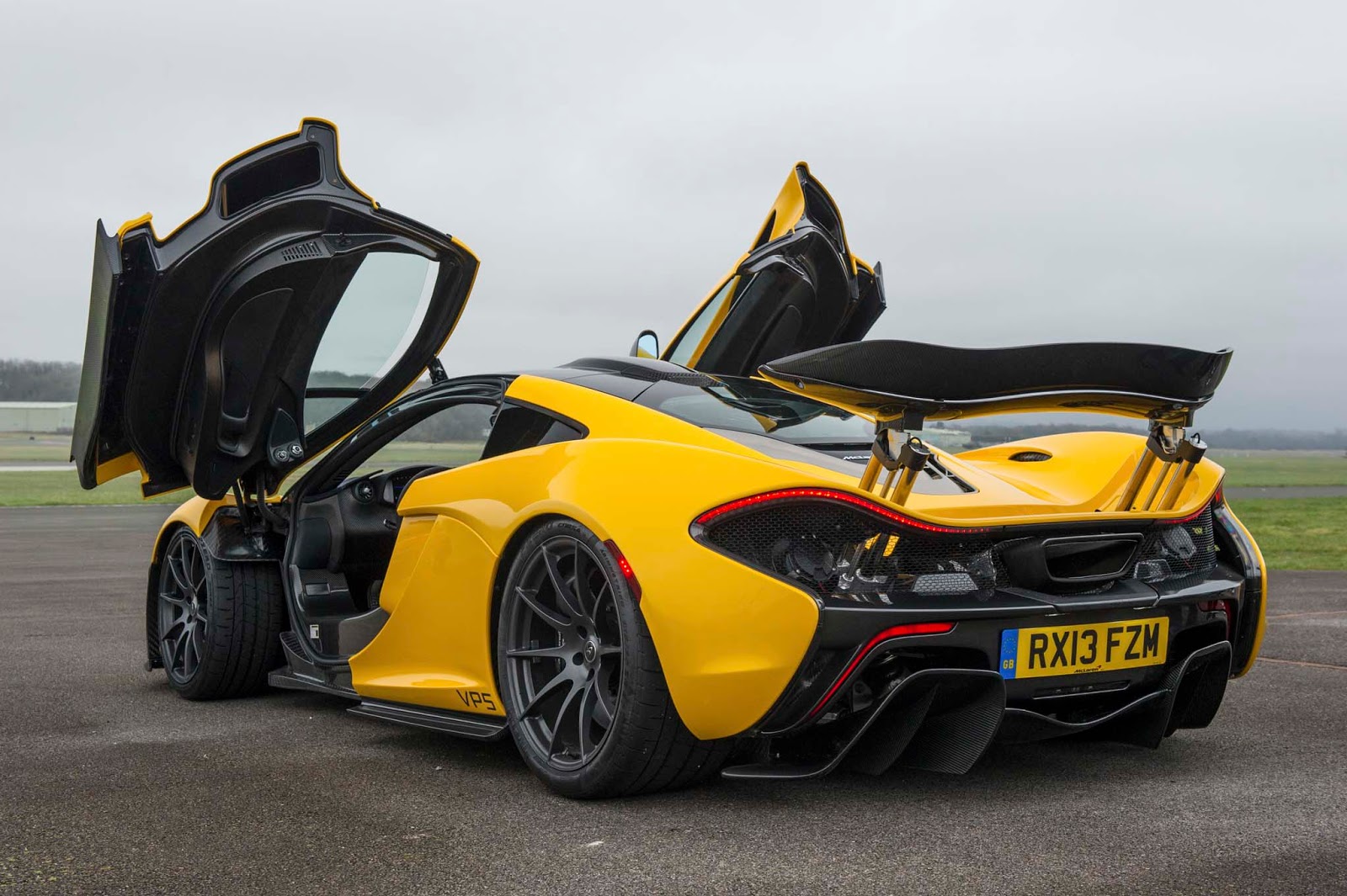 AUTO-NEW: 10) McLaren P1 (1,300,000 U$)