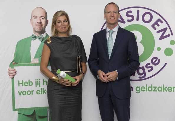 http://2.bp.blogspot.com/-WCnP2to7gFc/VBH9i5wxNhI/AAAAAAAAAPo/dHezjLKvxUQ/s1600/Queen-Maxima-attend-pension-seminar-in-Bussum1.jpg