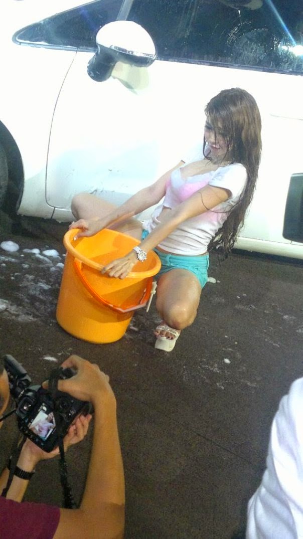 Foto Sexy Car Wash Naomi Alexandra IIMS 2013