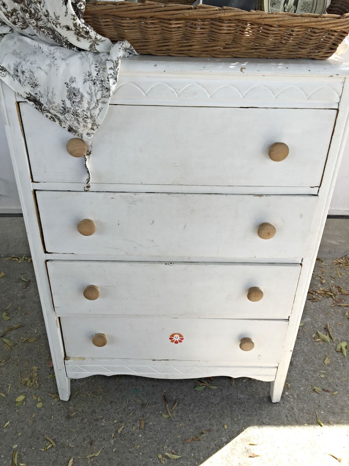 D.D.'s Cottage and Design How to paint a Green Ombre Dresser