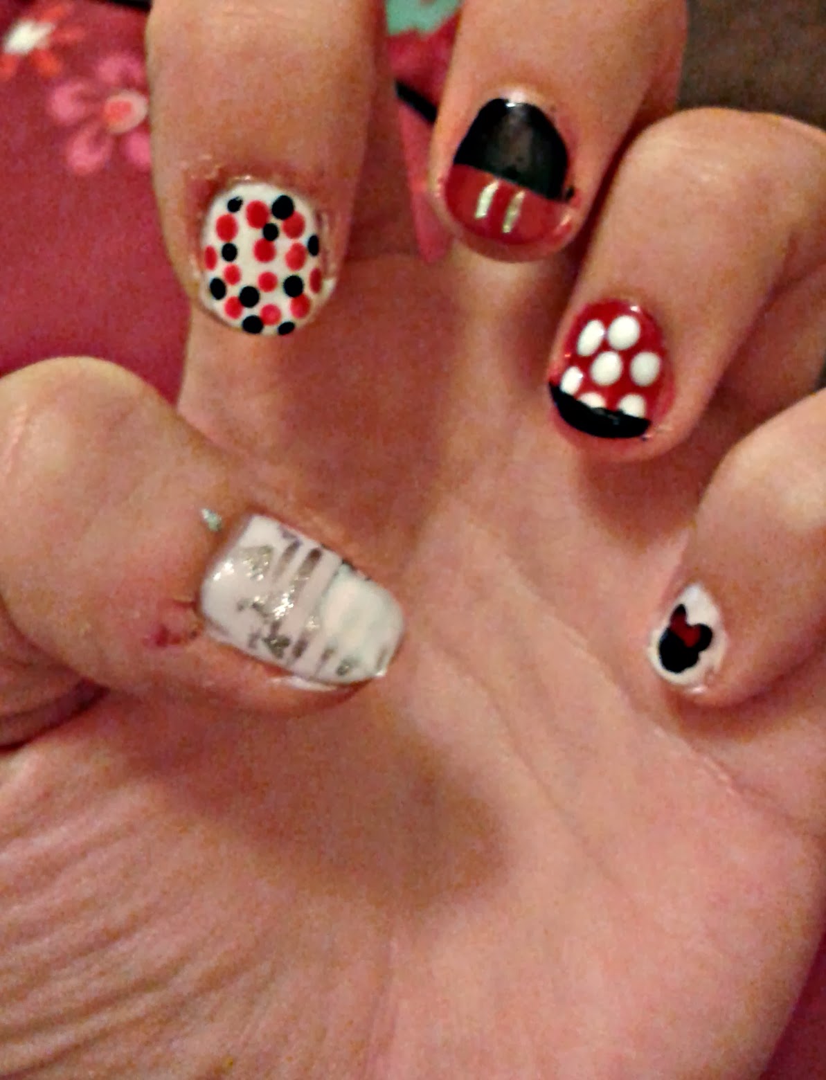 Becca's Life: Mickey And Minnie Mouse Inspired Nail Art! - Becca's Life: Mickey And Minnie Mouse Inspired Nail Art!