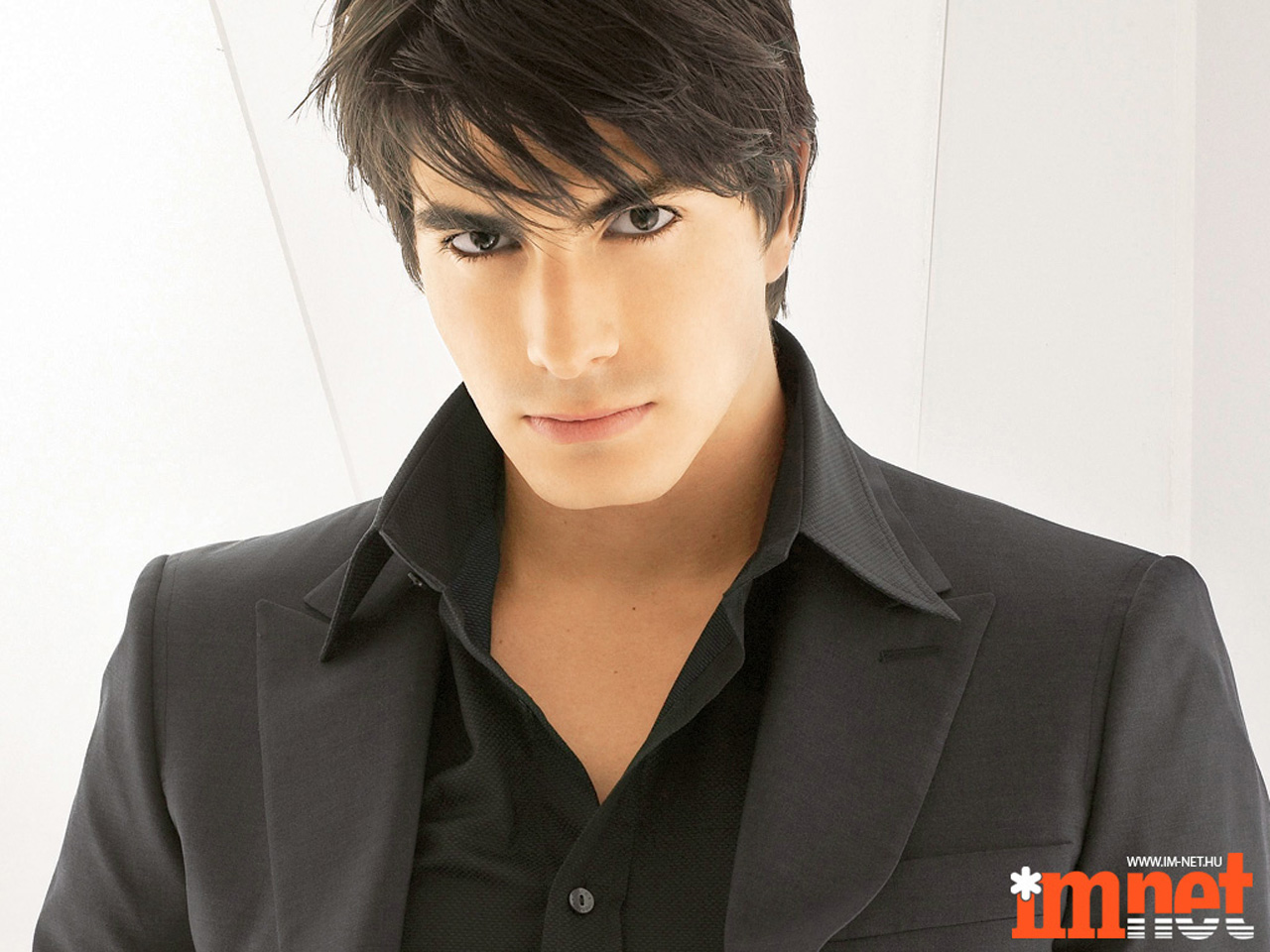 http://2.bp.blogspot.com/-WILT2p0PX3M/TZ_lfIUpTwI/AAAAAAAABrA/FlzD05fs50E/s1600/brandon-routh-048cf.jpg