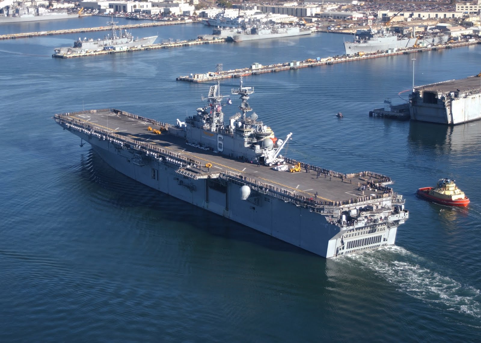 Naval Photos USS Bonhomme Richard (LHD 6)