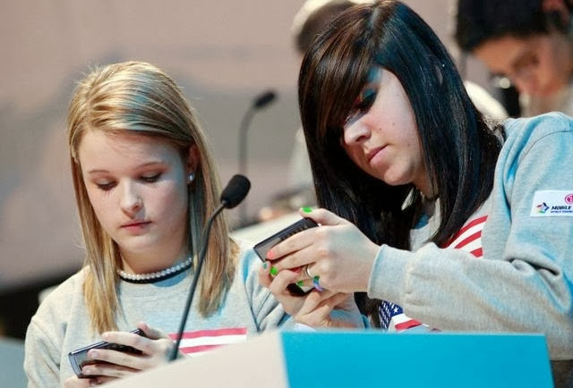 Giới trẻ Mỹ sử dụng smartphone