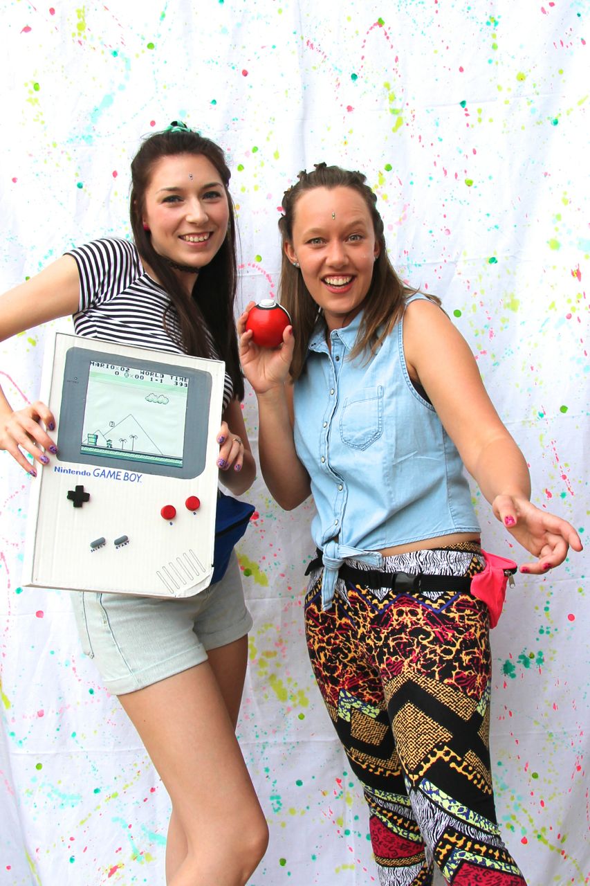 DIY gameboy pokeball Photo Booth DIY gameboy pokeball Photo Booth