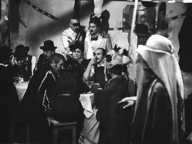 CARNIVAL SCENES (De Ce Trag