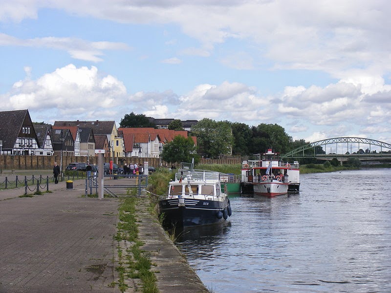 Wasserstrassenkreuz Minden Per Schiff Https Www Anderswohin De