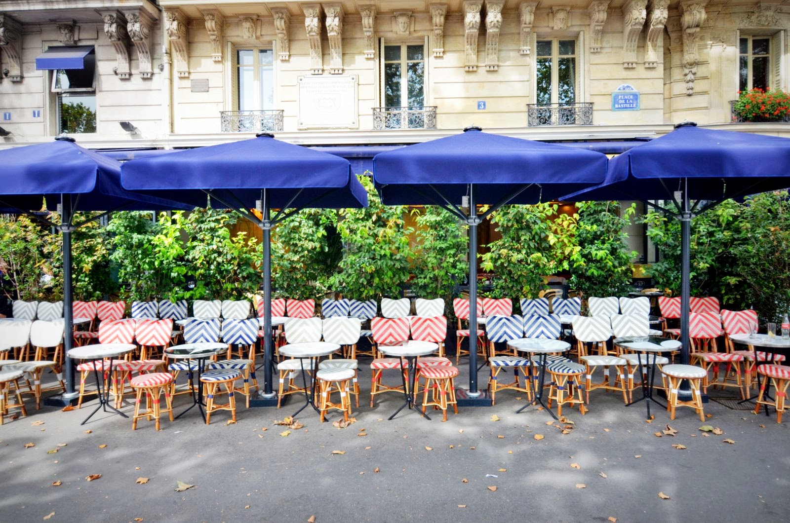 ParisDailyPhoto: A (very) French café
