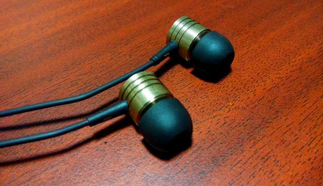 Xiaomi’s Mi headphones (or the Piston, as they’re popularly called)  Xiaomi’s Mi headphones (or the Piston, as they’re popularly called)